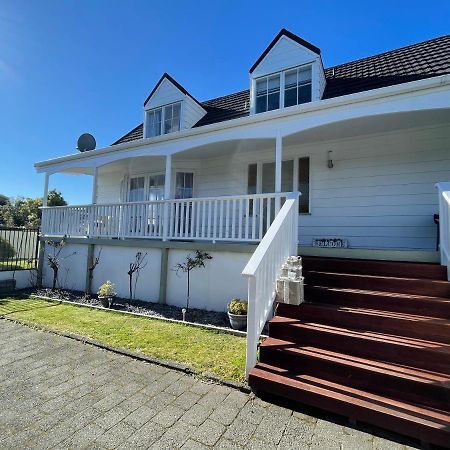 2Mins To Lakefront Family Retreat Таупо Екстериор снимка